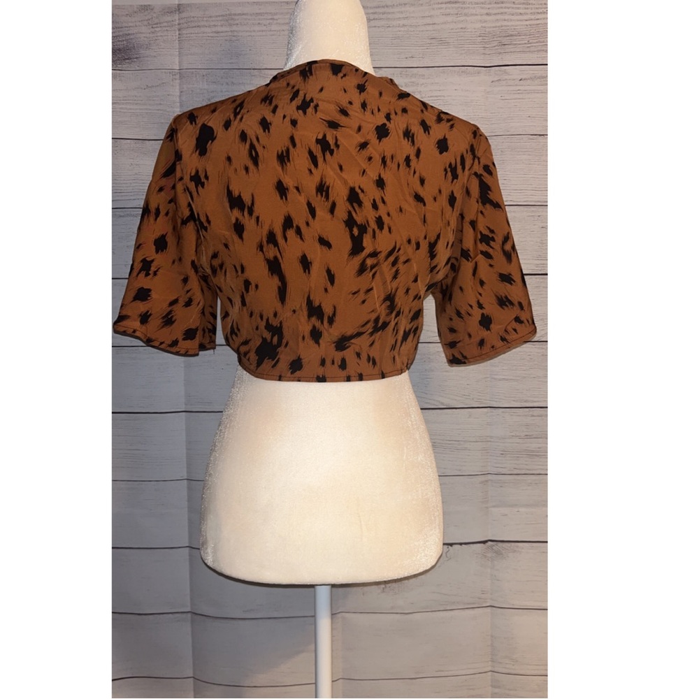 SHEIN VCAY Allover Print Knot Front Crop Top - Picture 8 of 8